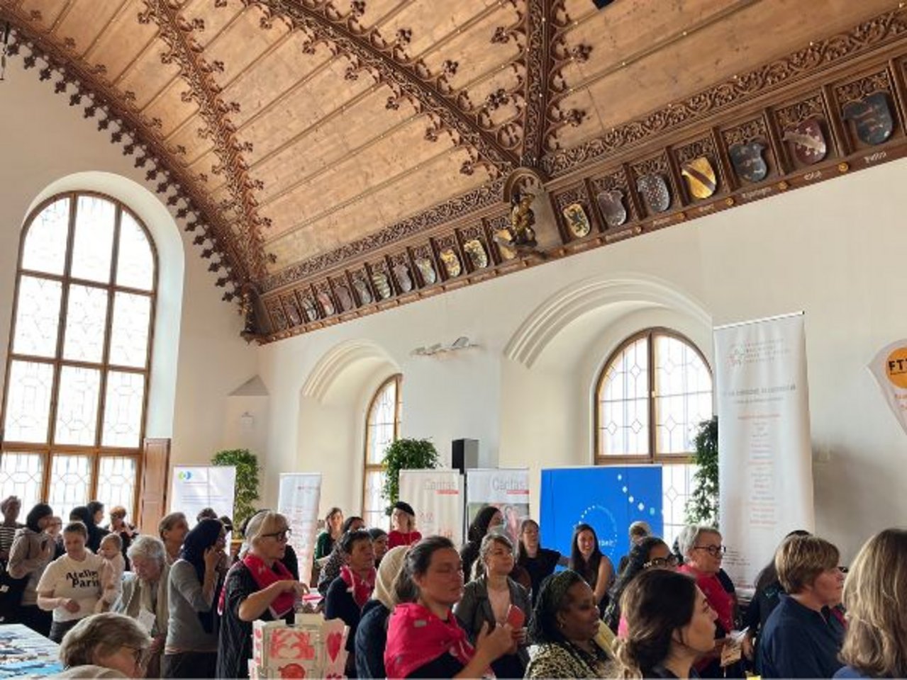 Infoboerse-2025_Besucherinnen.jpg